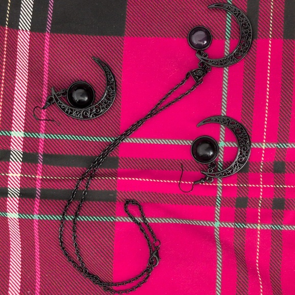 Hot Topic Black Crescent Moon Necklace and Earring Set - Picture 2 of 2